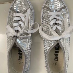 Sparkley Silver Shoes  Women’s  size7